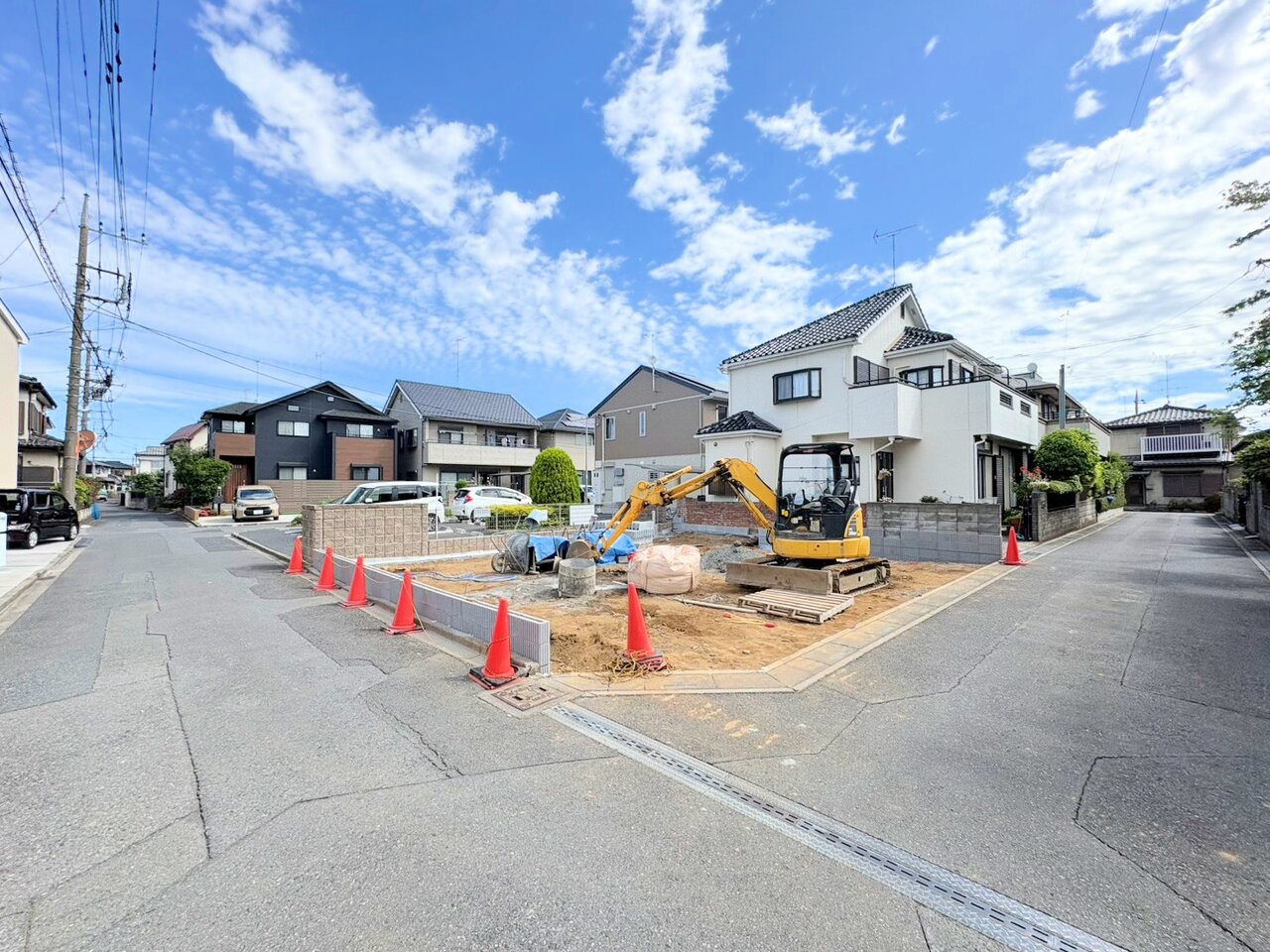 リビングは折上天井でおしゃれな空間に仕上げます。(令和8年6月 撮影)