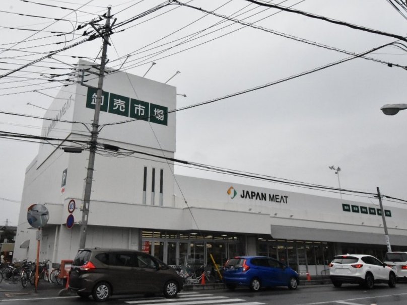 ジャパンミート卸売市場鳩ヶ谷店まで約504m