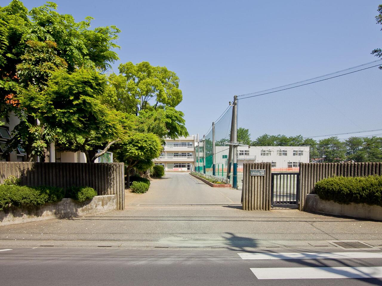 与野西北小学校まで約1320m