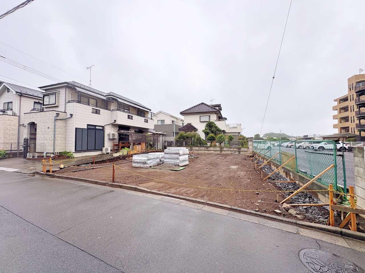 主寝室は広々８帖超のゆったりとした洋室です。(令和8年6月 撮影)
