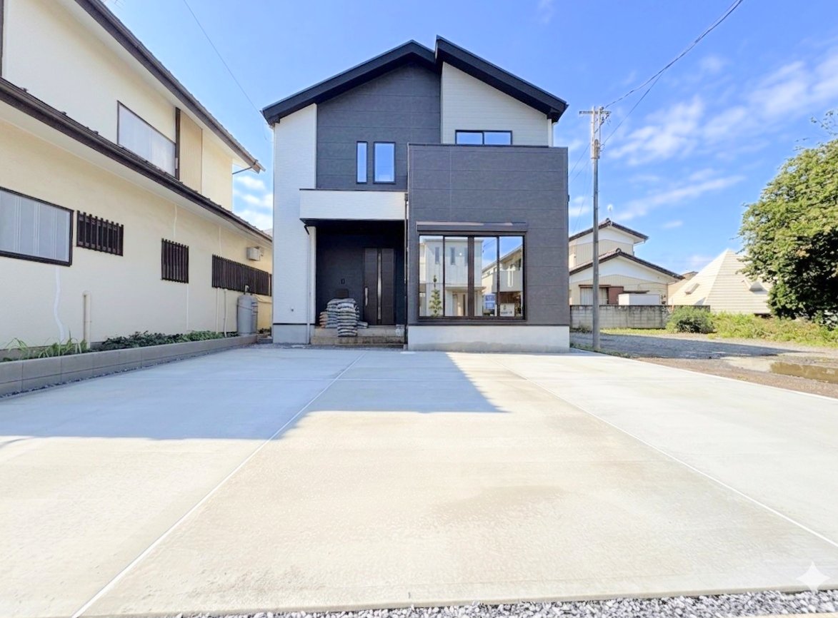 敷地面積は広々45坪超のお住まい。角地につき陽当り良好　です。