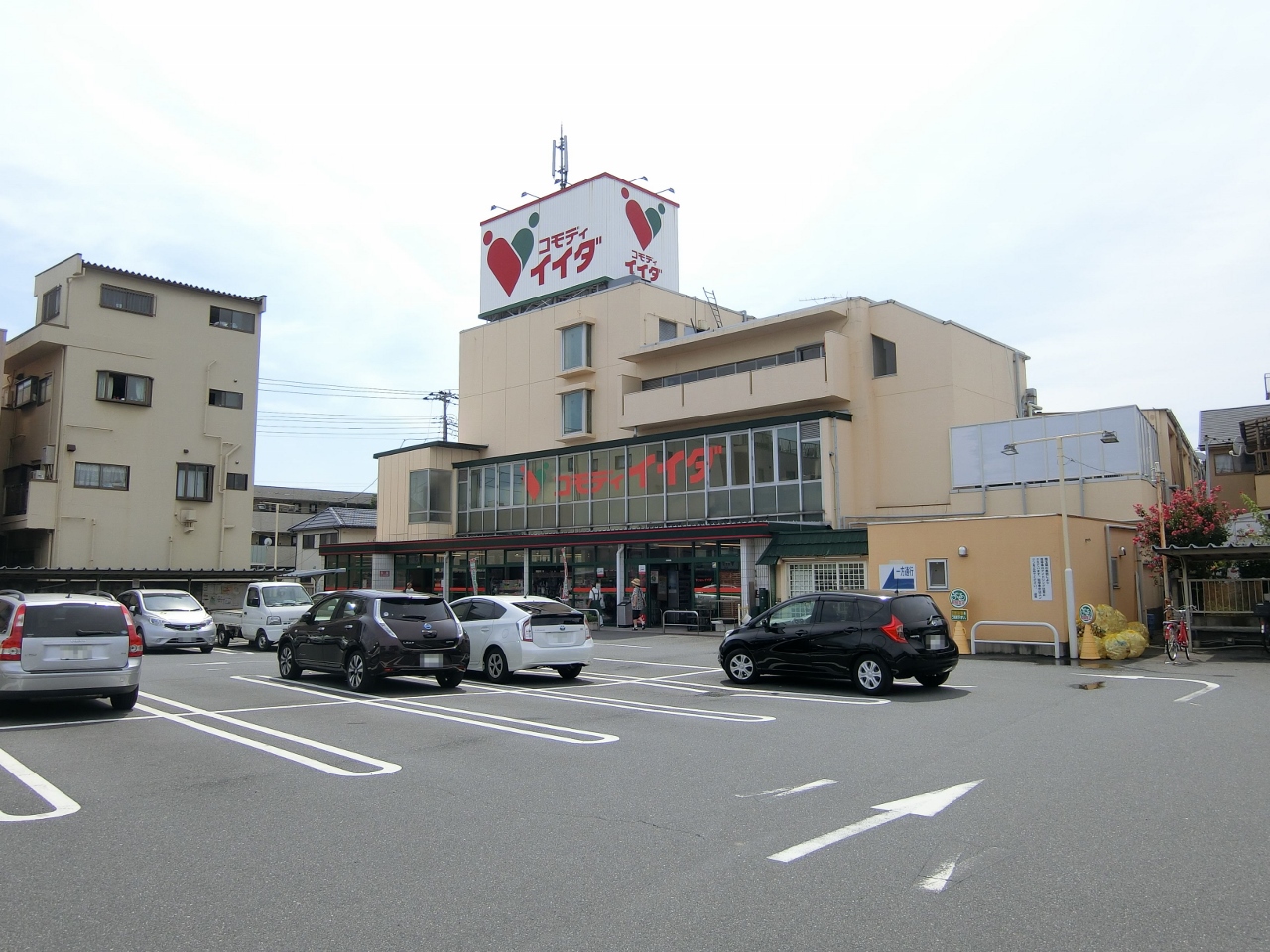 コモディイイダ鳩ヶ谷店まで約550m