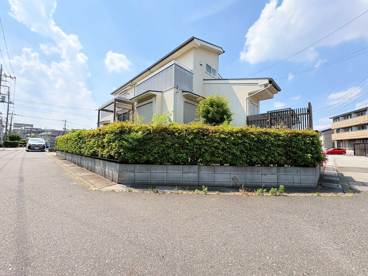 2階全居室10帖以上、書斎スペース付きです。