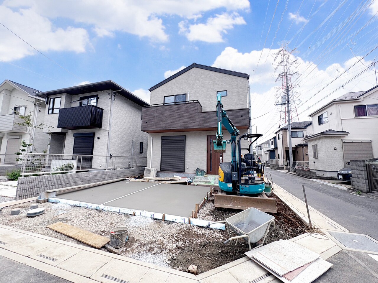 桶川駅まで徒歩19分、買い物便利な住環境です。(令和8年7月撮影)