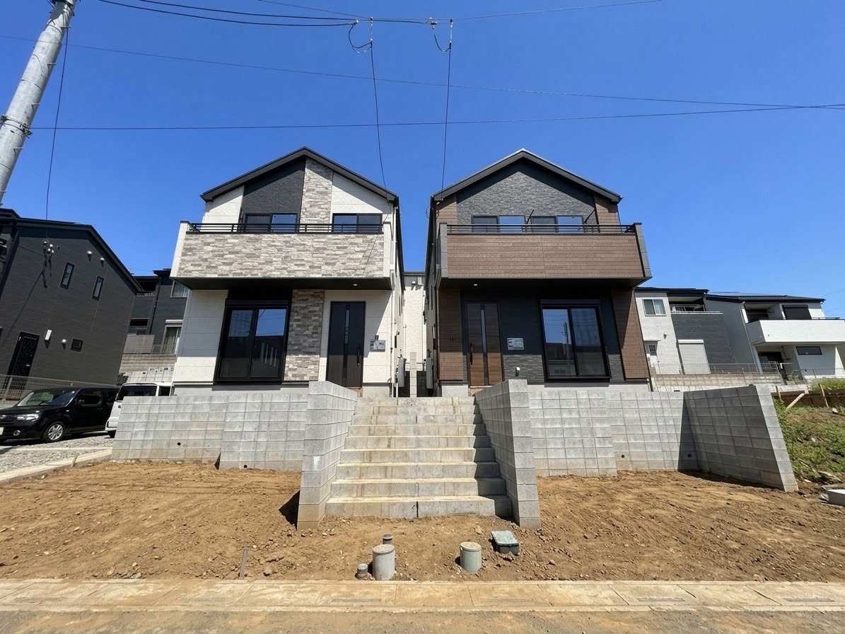 右が当物件。水廻りをキッチンのそばに集め、家事効率を考えた間取りです。(令和8年9月撮影)
