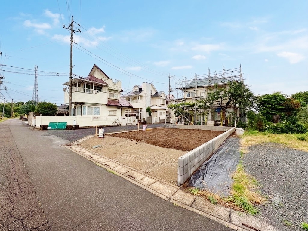 リビングには折上天井を採用し開放感を演出します。(令和8年6月 撮影)