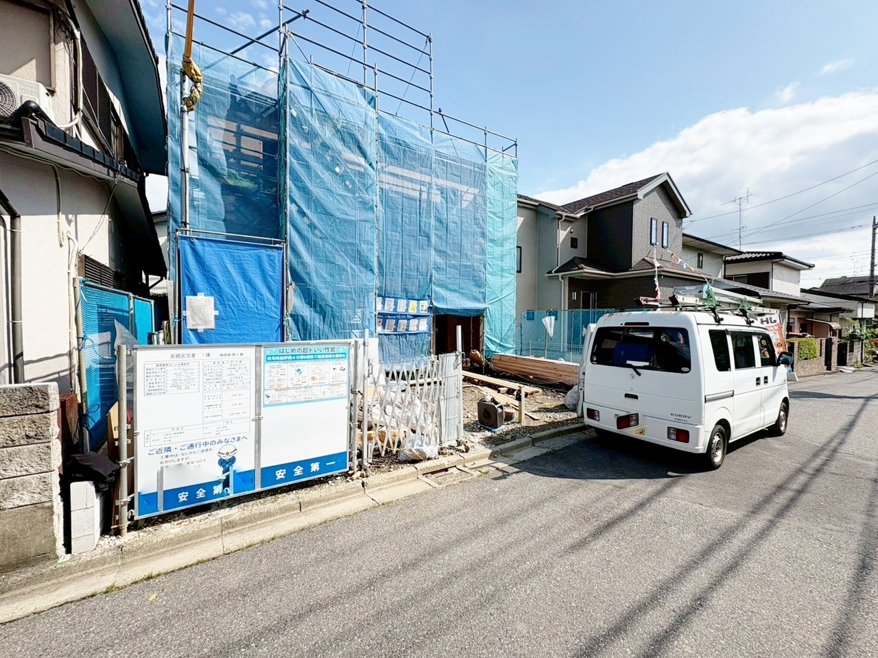 玄関脇のクロゼットやパントリーなど豊富な収納付き。(令和8年6月 撮影)