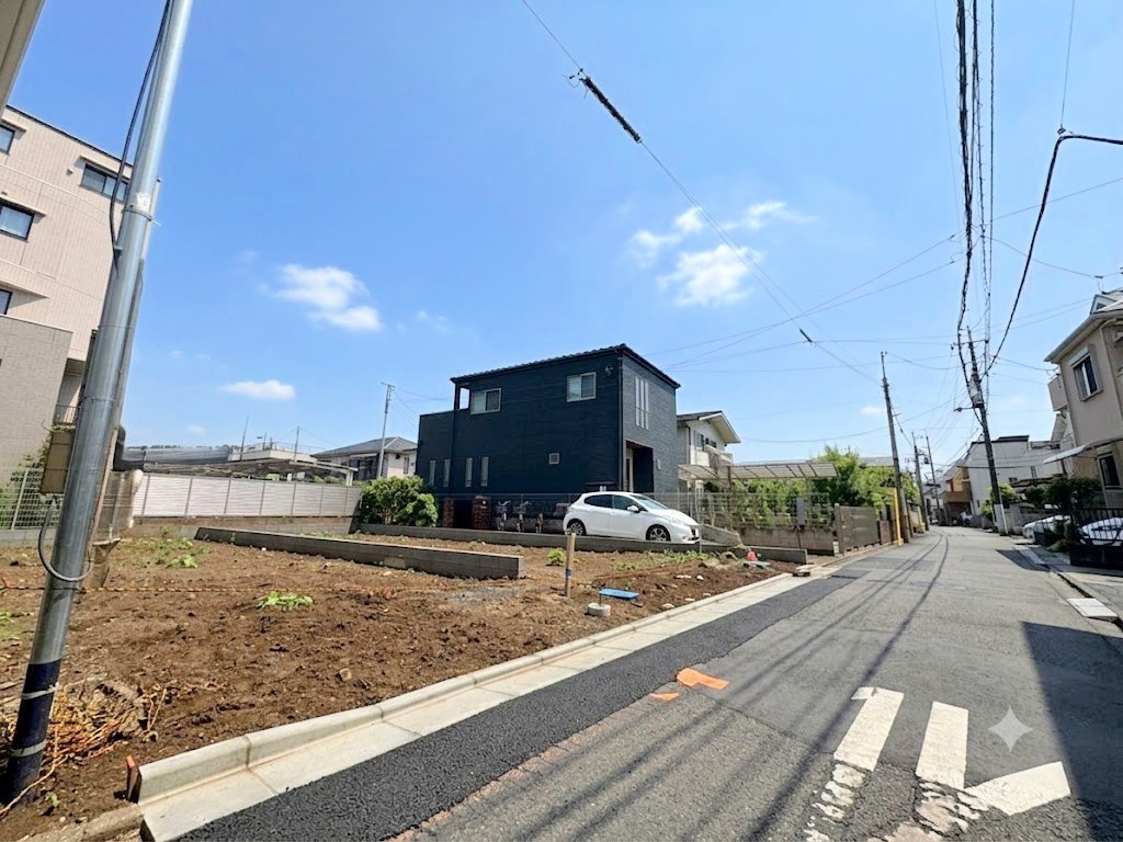 2階と3階にバルコニーを設け、お洗濯物が多い日でも安心です。(令和8年6月 撮影)