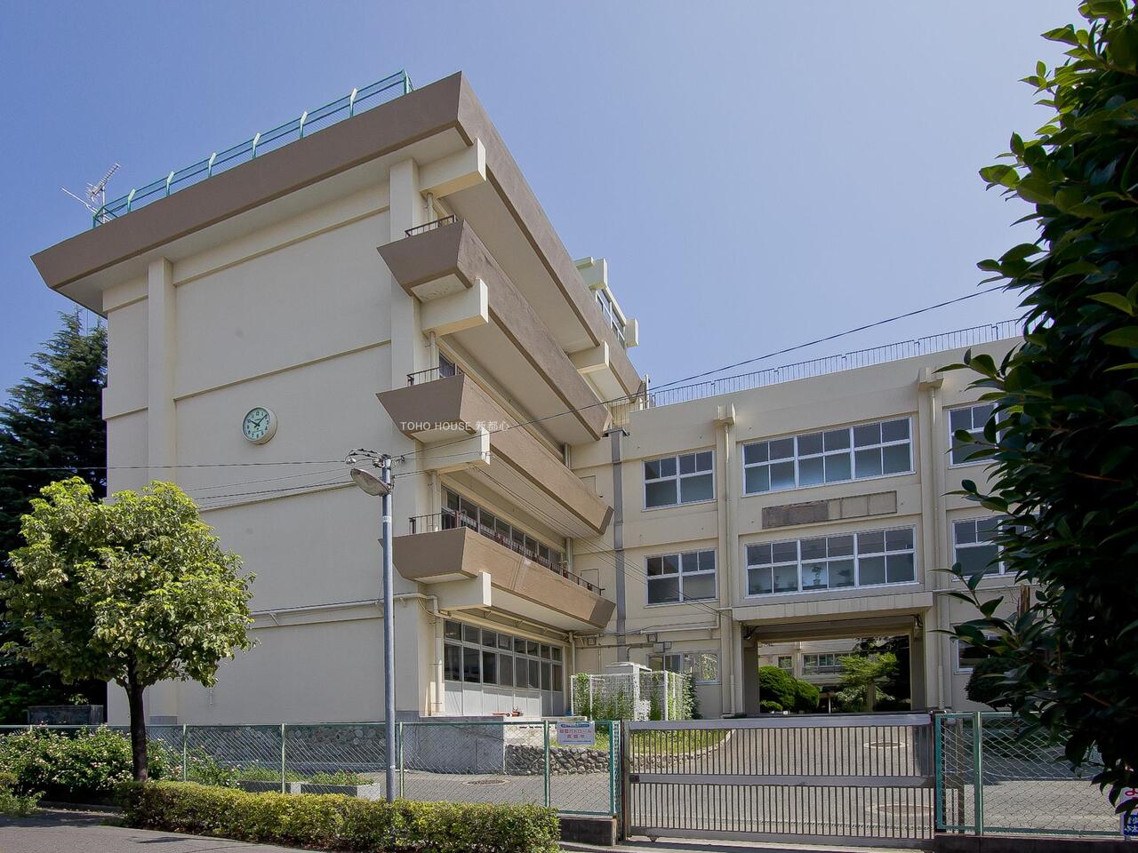 本太中学校まで約1300m