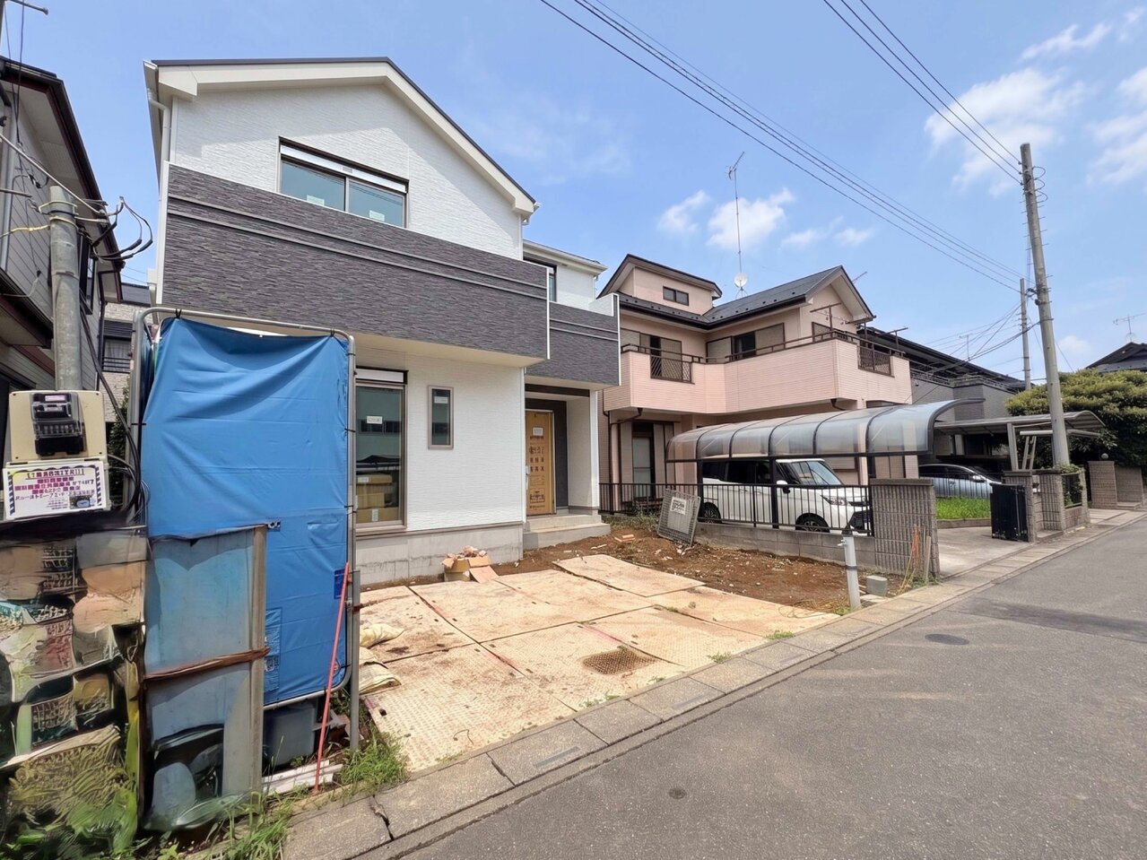 スーパーが徒歩圏内にあり、買い物に便利な住環境。(令和8年8月撮影)