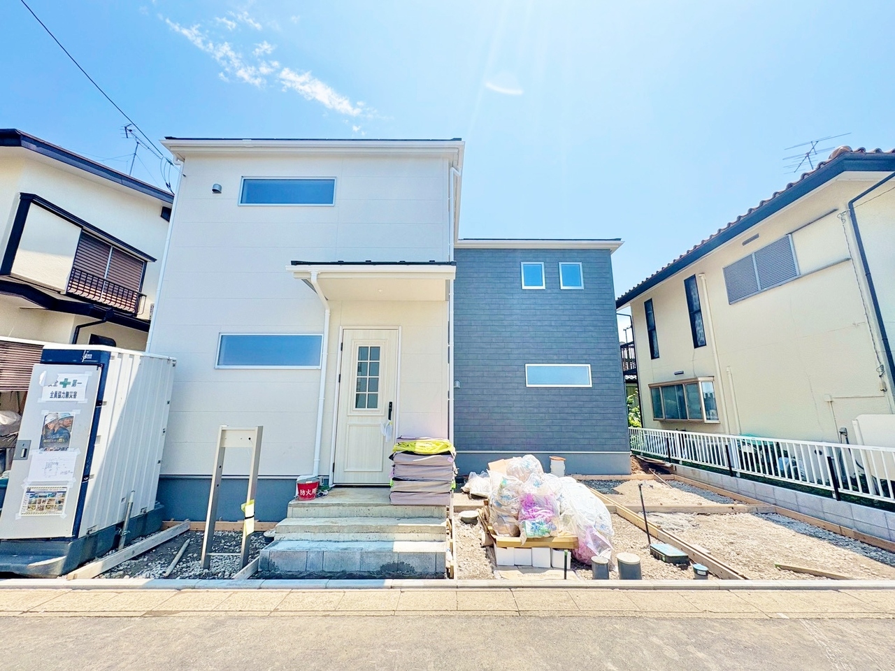 蓮田駅徒歩１４分、６m公道面に面した４７坪以上、４ＬＤＫのゆとりある間取り。(令和8年7月撮影)