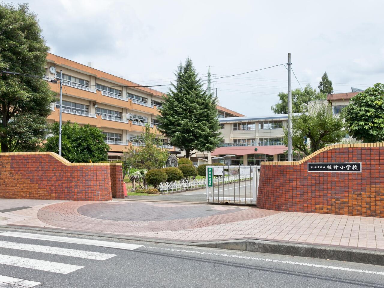 植竹小学校まで約1167m