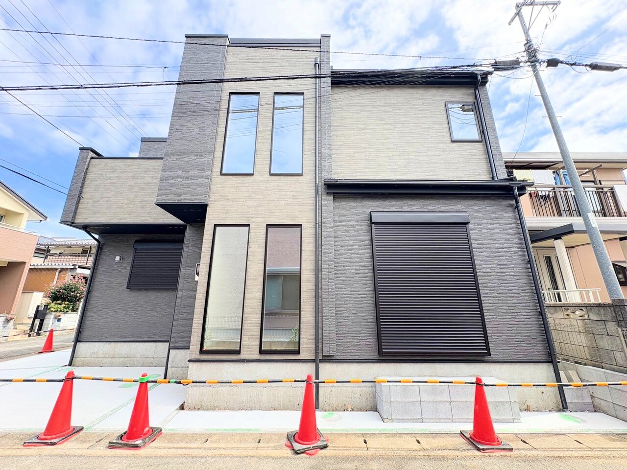 北上尾駅徒歩１２分です。優雅な佇まいの邸宅。重厚感ある意匠に心魅せられます。