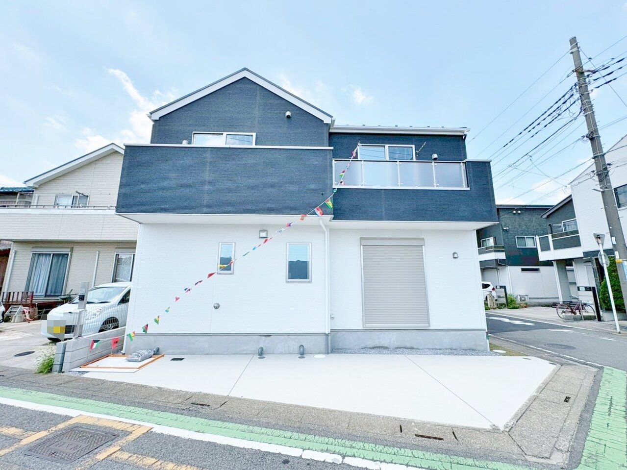 鳩ケ谷駅徒歩15分、都心までアクセス良好の好立地。陽光あふれる角地に佇む優雅な邸宅。