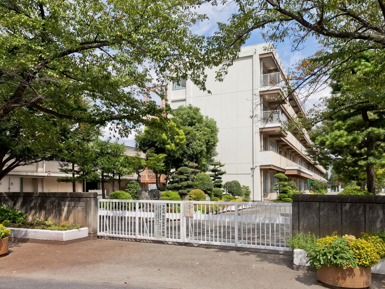 東町小学校まで約260ｍ