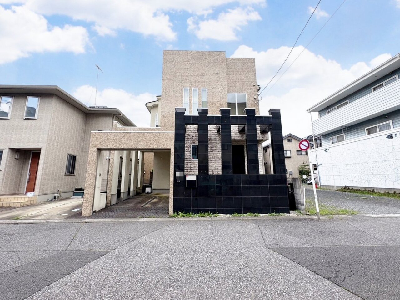 書斎や小屋裏収納を設けており、プライベートスペースとしてもお使いいただけます。