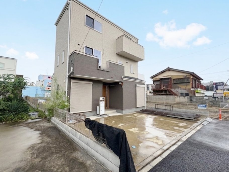 自然と家族のコミュニケーションが生まれるリビングイン階段を採用。(令和8年7月撮影)