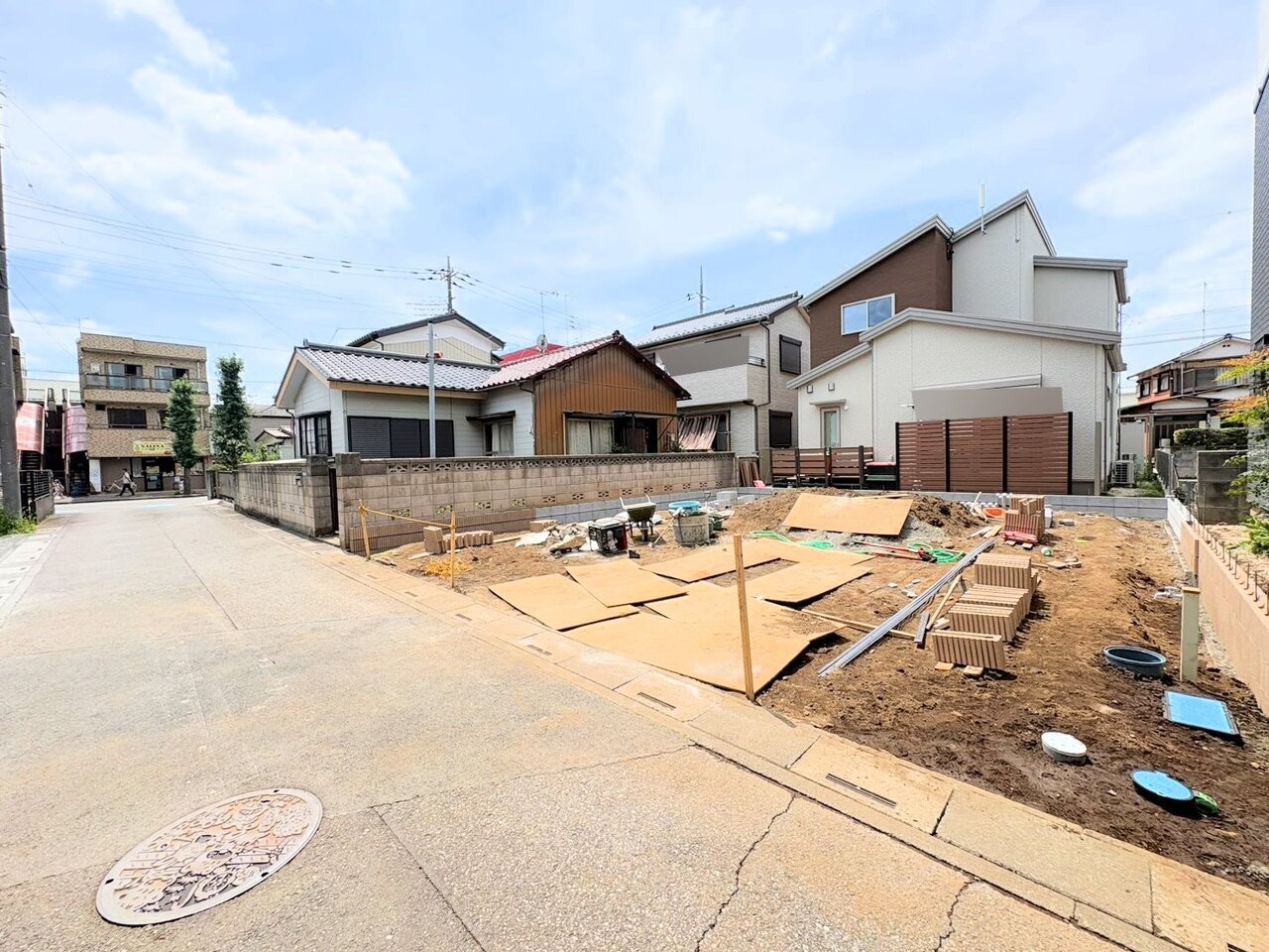 2階は全居室二面採光。バルコニーを二面確保しており、採光に富んだ設計。(令和8年7月撮影)