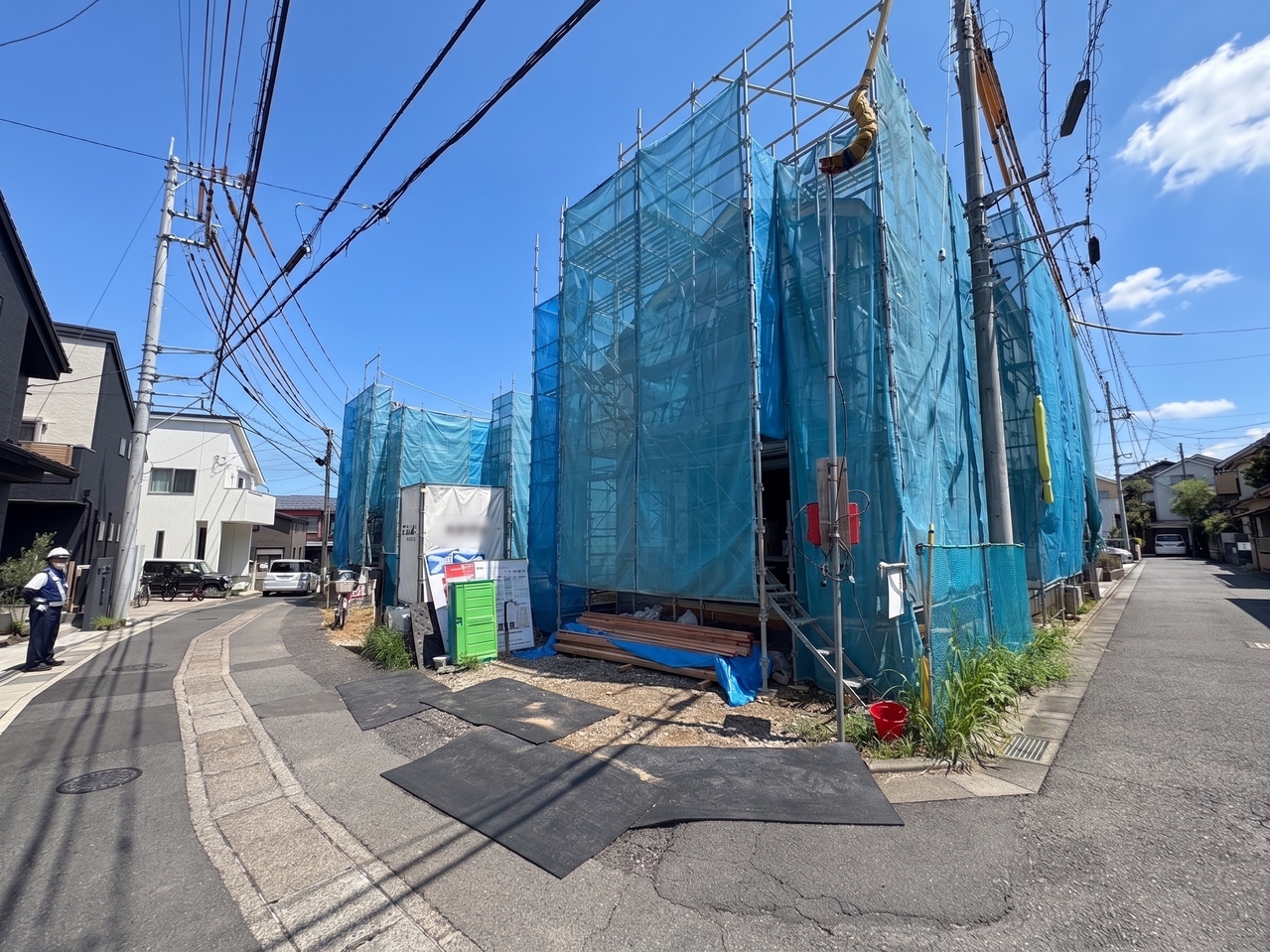 左が当物件。ゆとりある脱衣所を設けることで、家事動線がスムーズになり、利便性が向上します。(令和8年8月撮影)