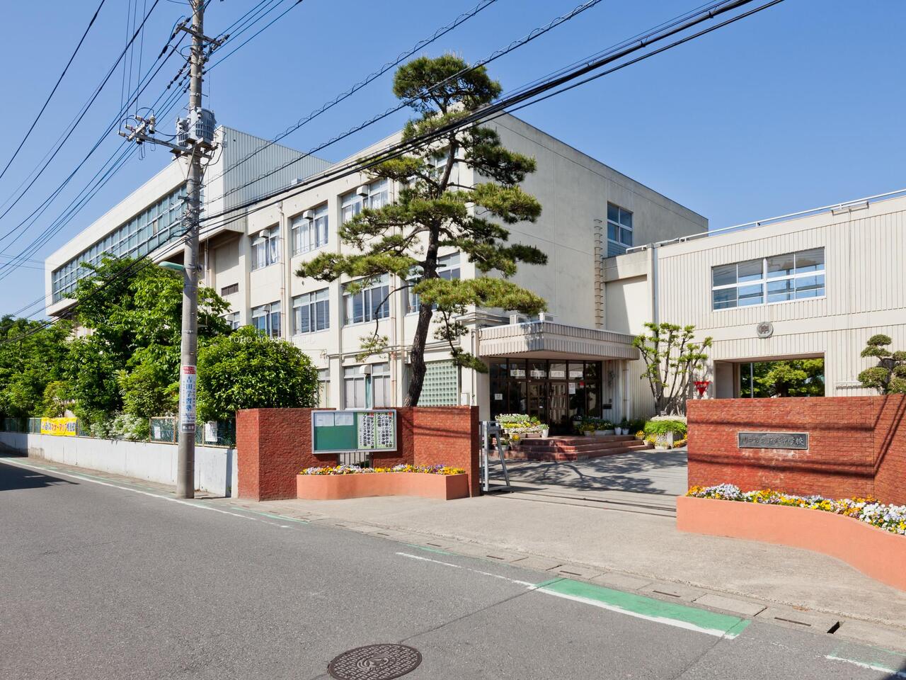 戸塚中学校まで約850m
