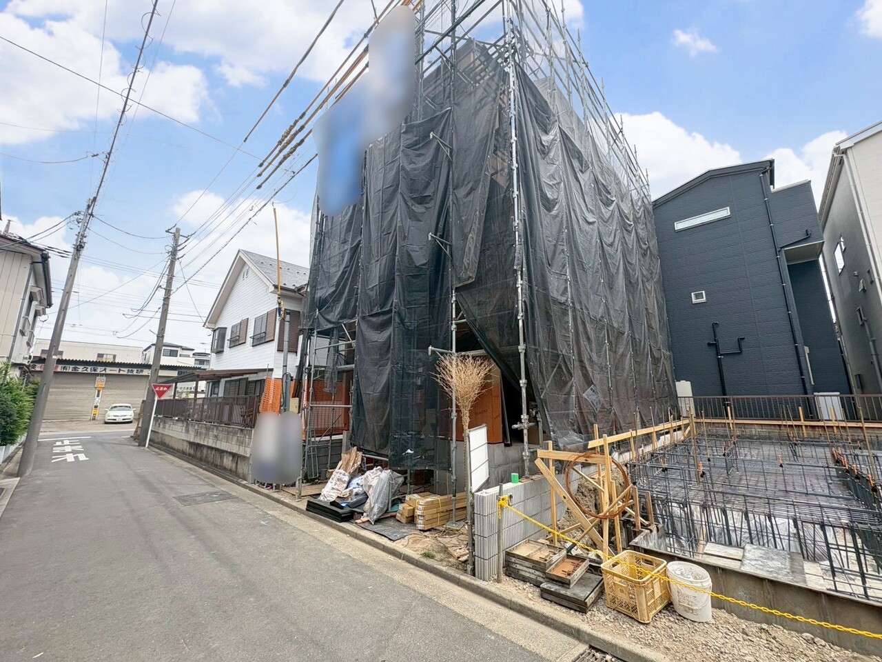 南西4m公道に面したお住まい。気品と落着きを醸成する佇まいです。(令和8年7月撮影)