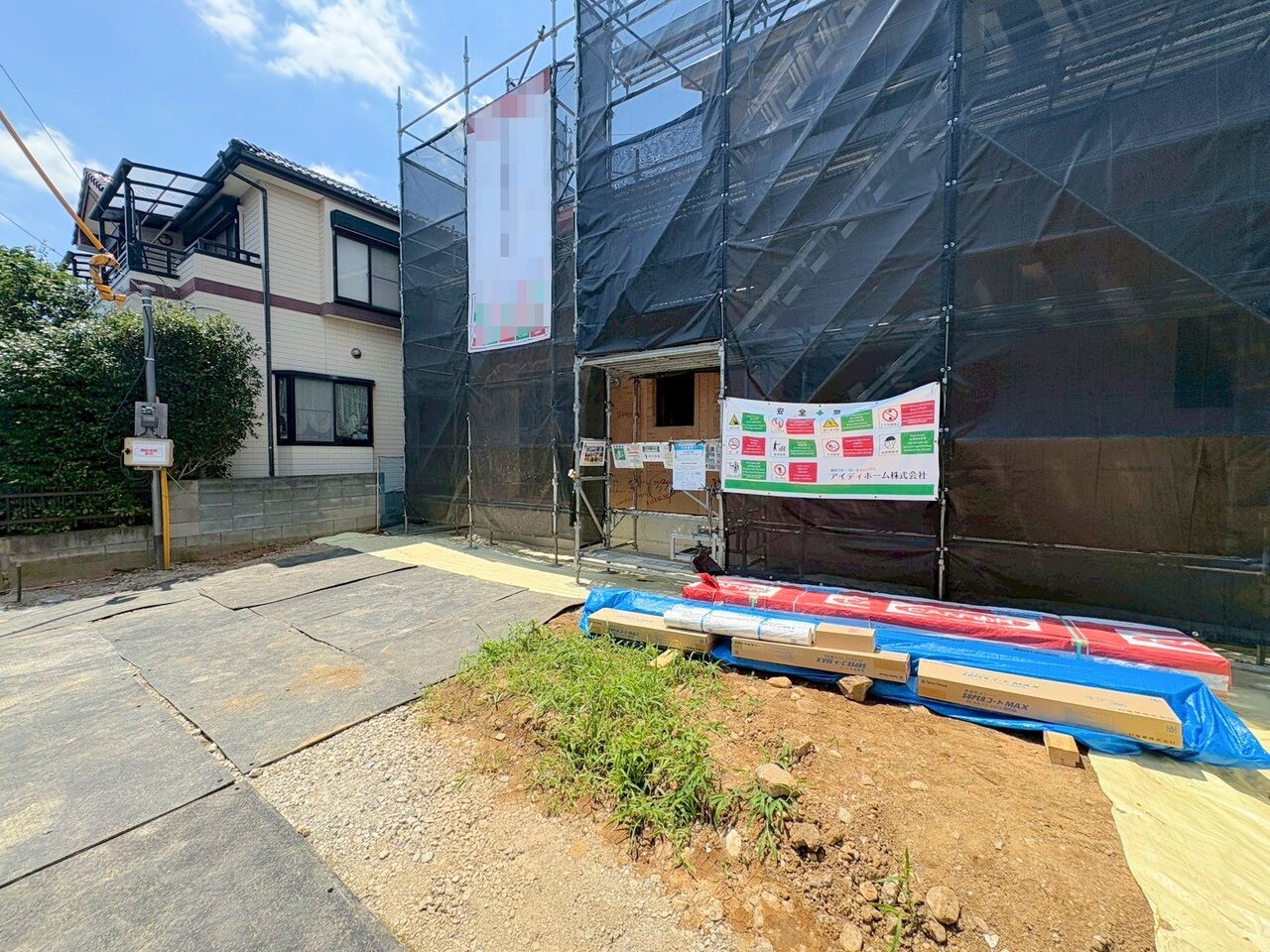 ゆったりとした駐車場は車庫入れもスムーズです。(令和8年7月撮影)