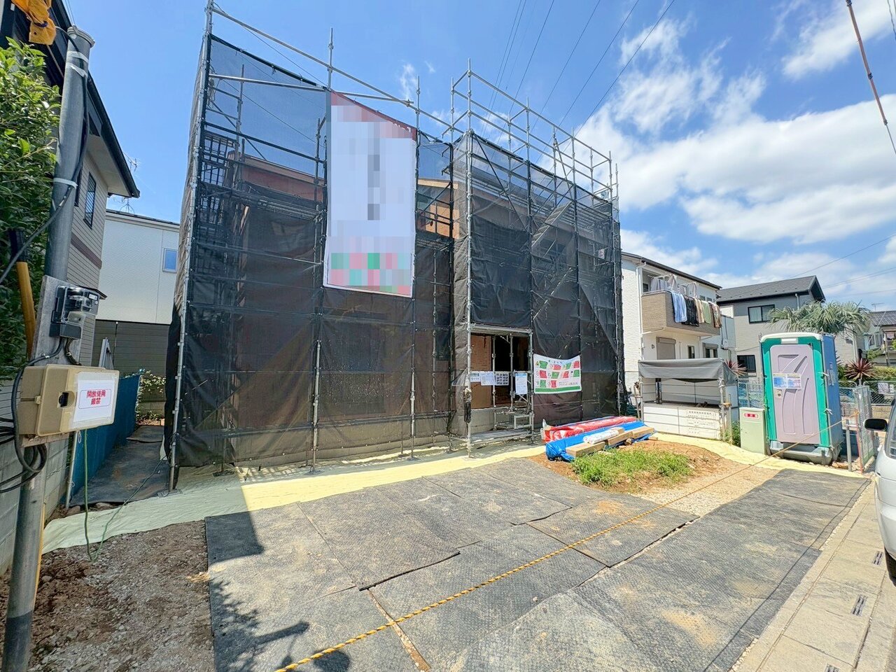 小学校まで徒歩９分、中学校まで徒歩２分でお子様の通学も安心です。(令和8年7月撮影)