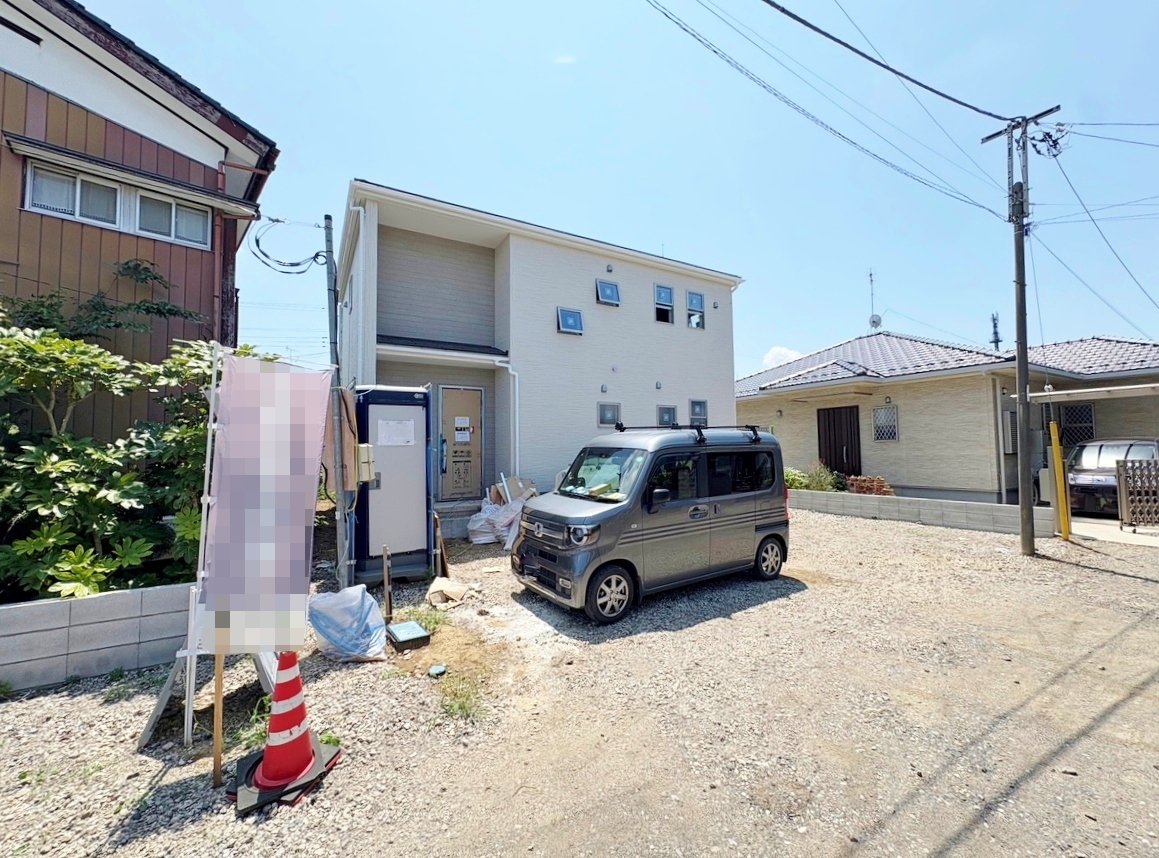 カースペースは並列3台駐車可能です。(令和8年7月撮影)