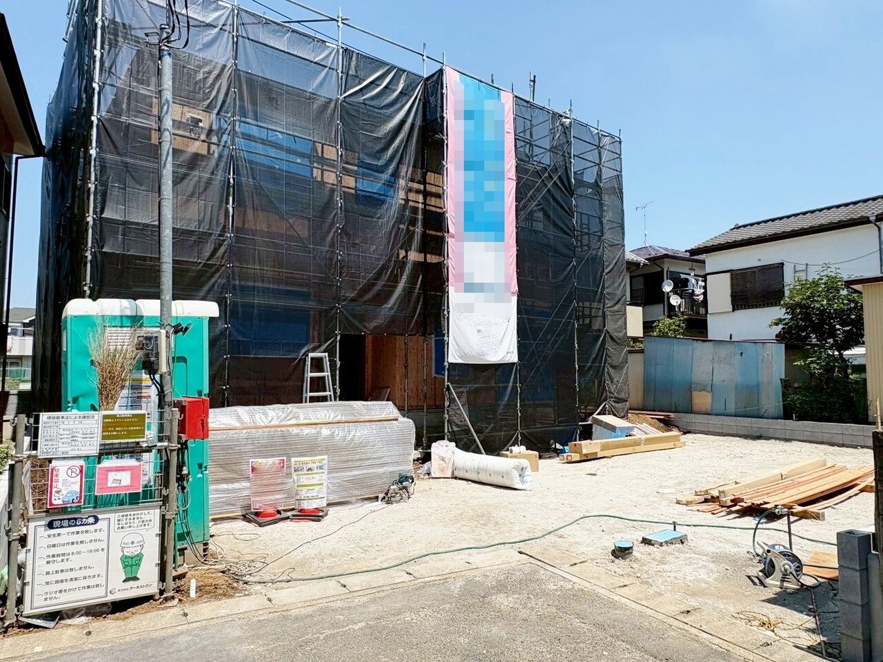ゆとりある4LDKのお住まい。16帖のLDKは対面式キッチンを採用。(令和8年7月撮影)