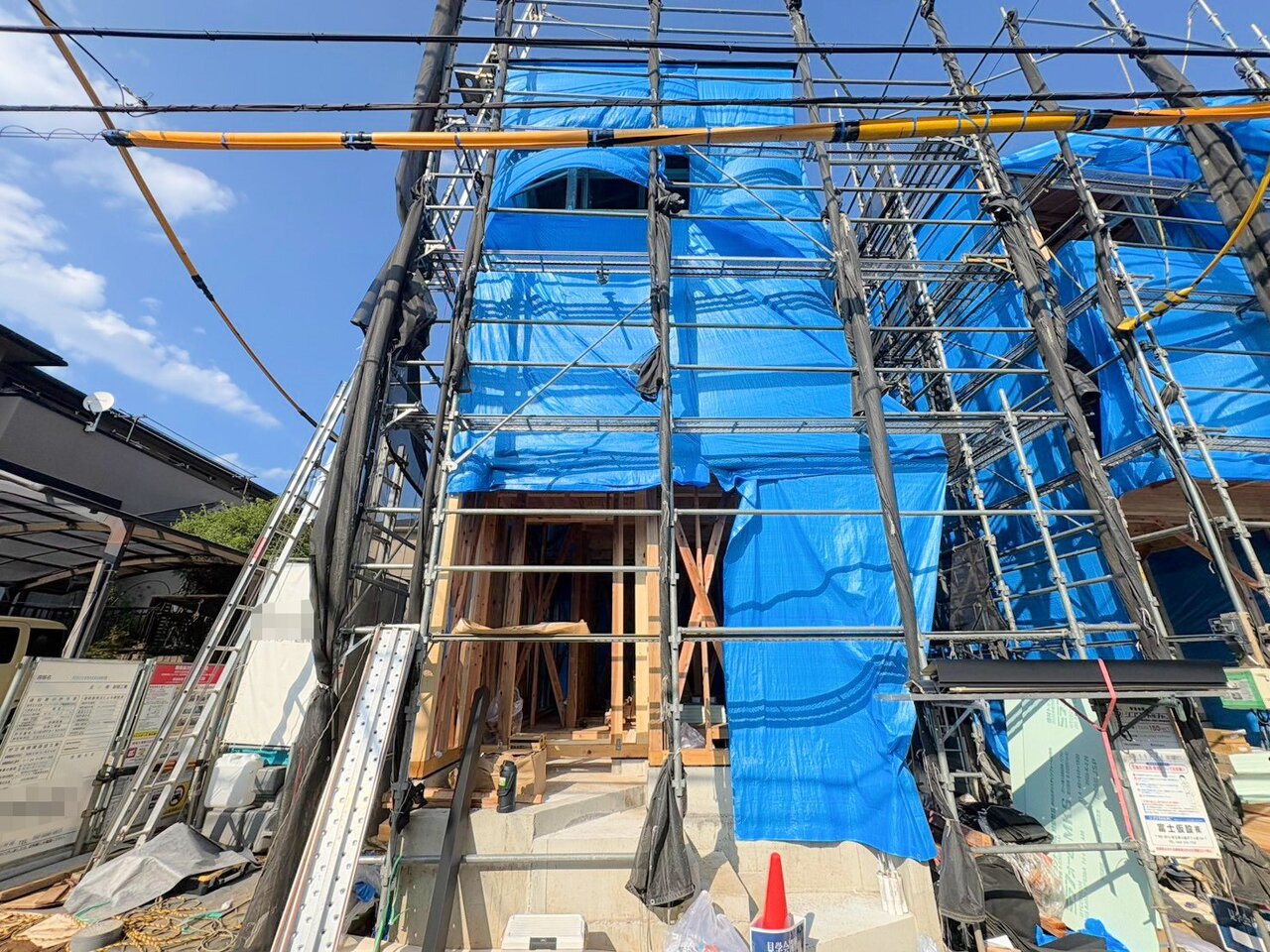 【2号棟】さいたま新都心駅まで徒歩15分の立地。(令和8年7月撮影)