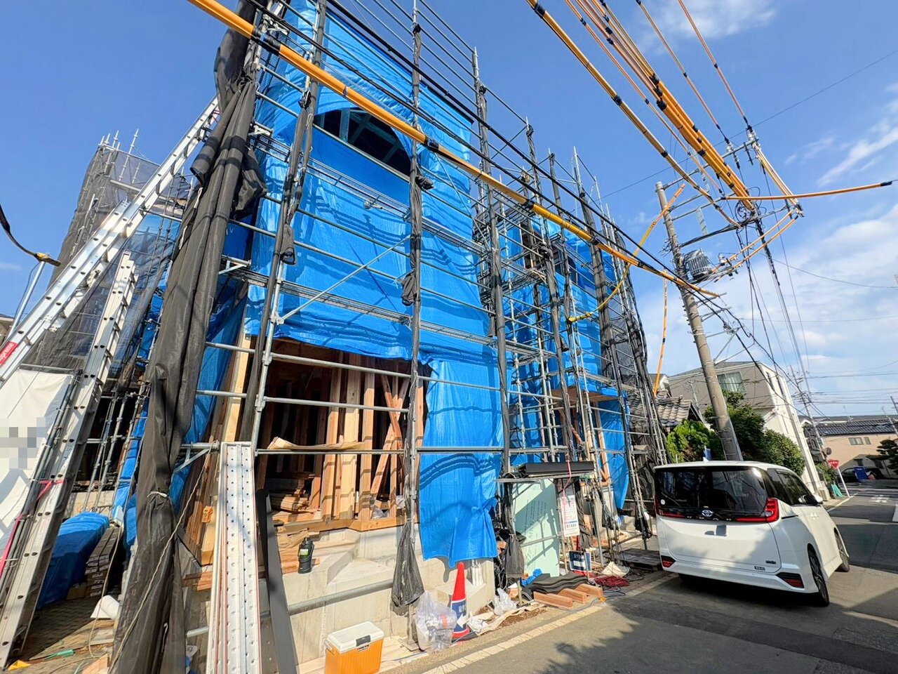 2階LDKは明るく照らすことのできるバルコニーに面した空間。(令和8年7月撮影)
