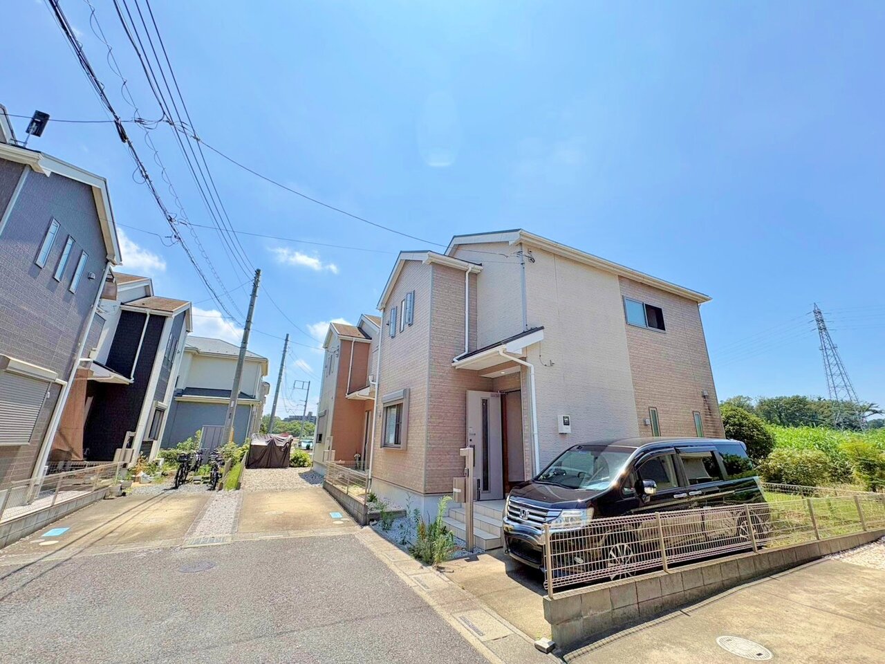 2階の全居室からバルコニーへ出入りでき、布団干しやお洗濯時に便利です。