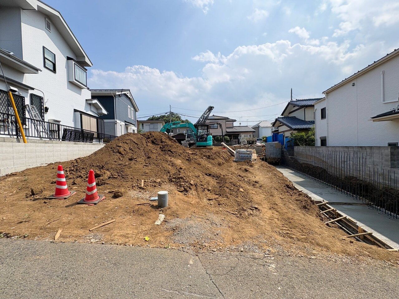 土呂駅まで徒歩１４分、大和田駅まで徒歩１１分、二路線利用可能な立地。(令和8年7月撮影)