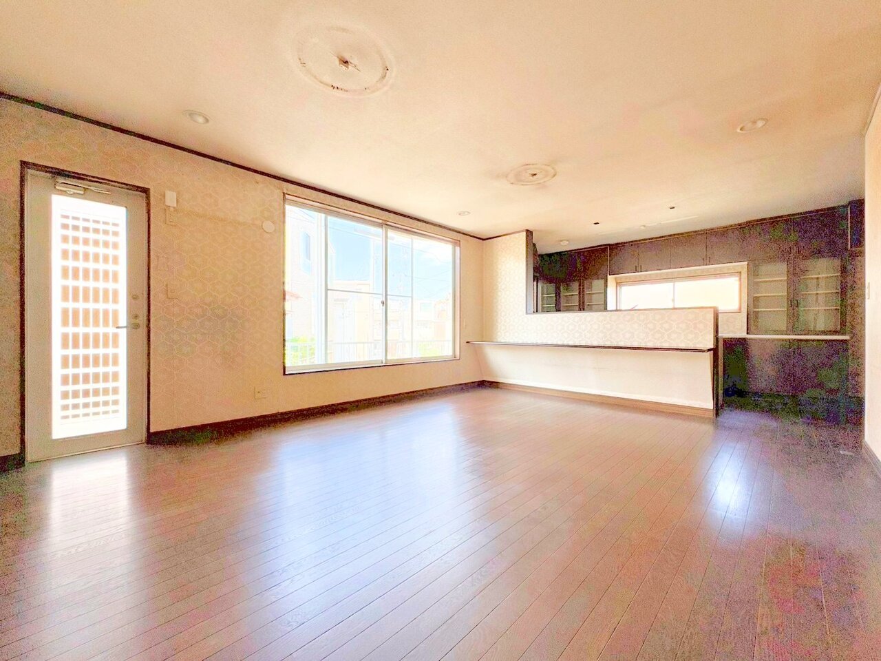 時間の経過と共に味わいが出る素敵な空間をお楽しみください。（リフォーム前）(令和8年7月撮影)