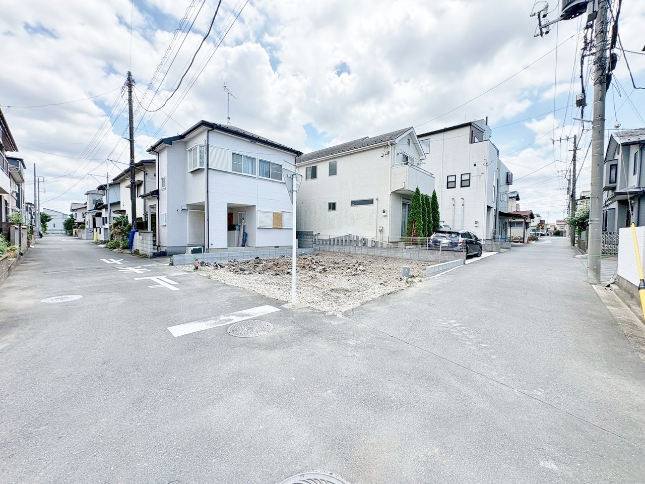 バルコニーを二面確保、陽光が差し込む温かみのあるお住まいです。(令和8年7月撮影)