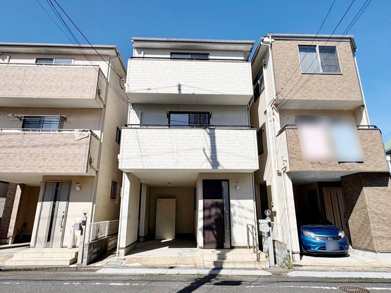 バルコニーは2カ所ございます。