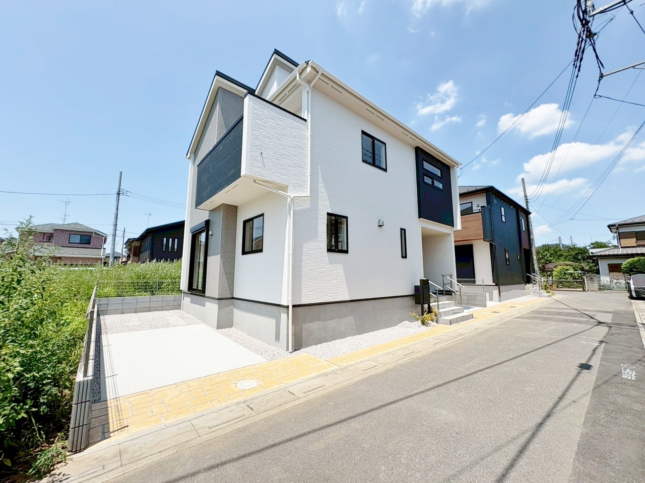 洗濯ものもたっぷり干せる大型バルコニーを採用。
