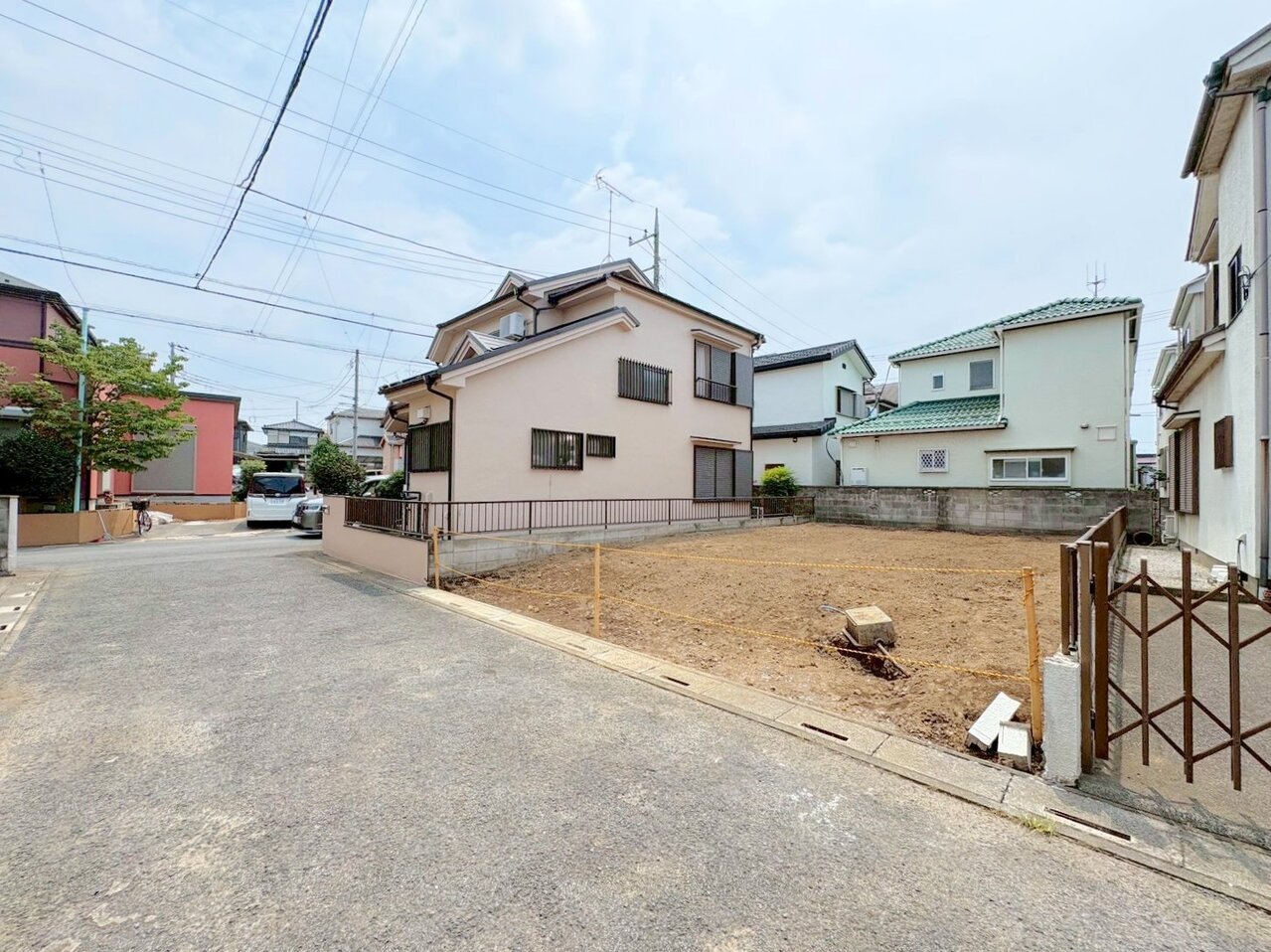１９．６帖のLDK横には開放的な続き間の６帖洋室を備えています。(令和8年7月撮影)