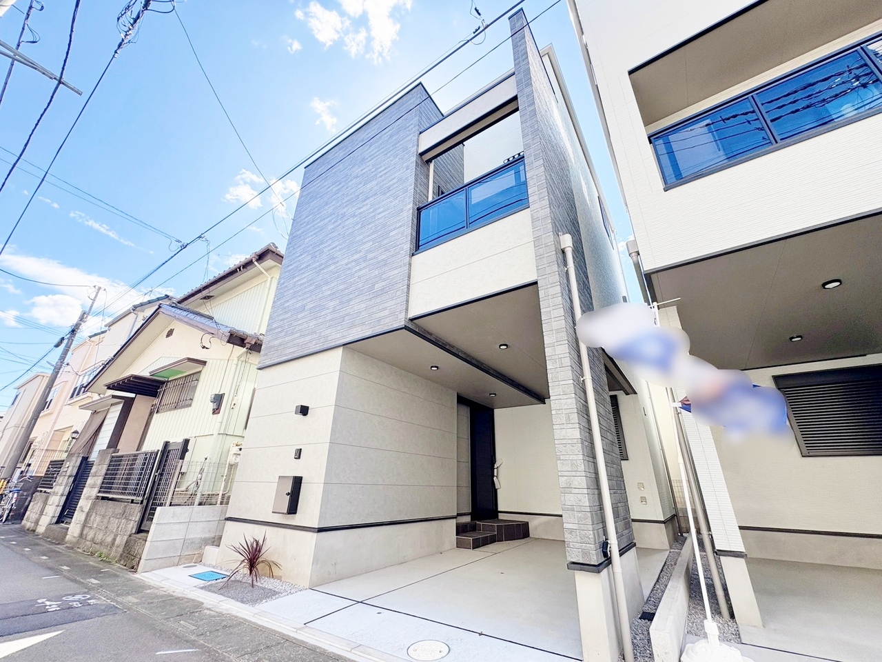 雨風から守るだけでなく、防犯面でも安心のビルトインガレージ。