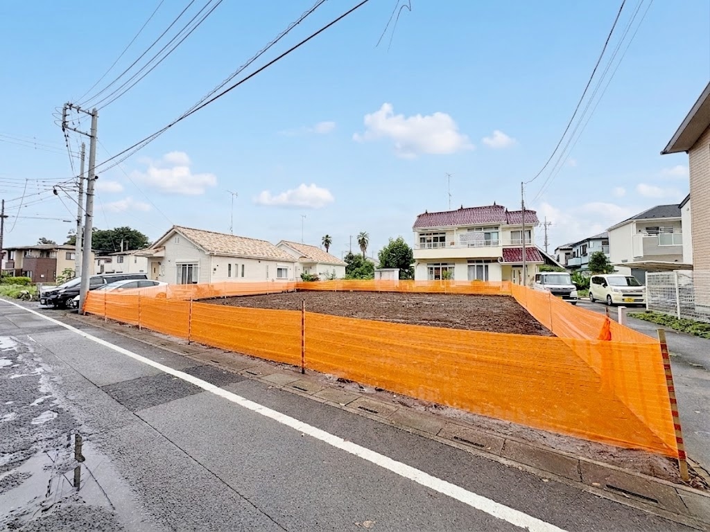 2階は全居室二面採光。二部屋から出入りできるバルコニーです。(令和8年7月撮影)