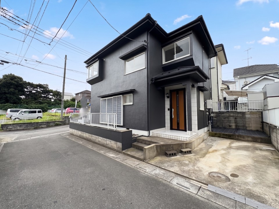 敷地面積は３１坪以上、４LDKの間取り。南東角地で日当たり良好です。