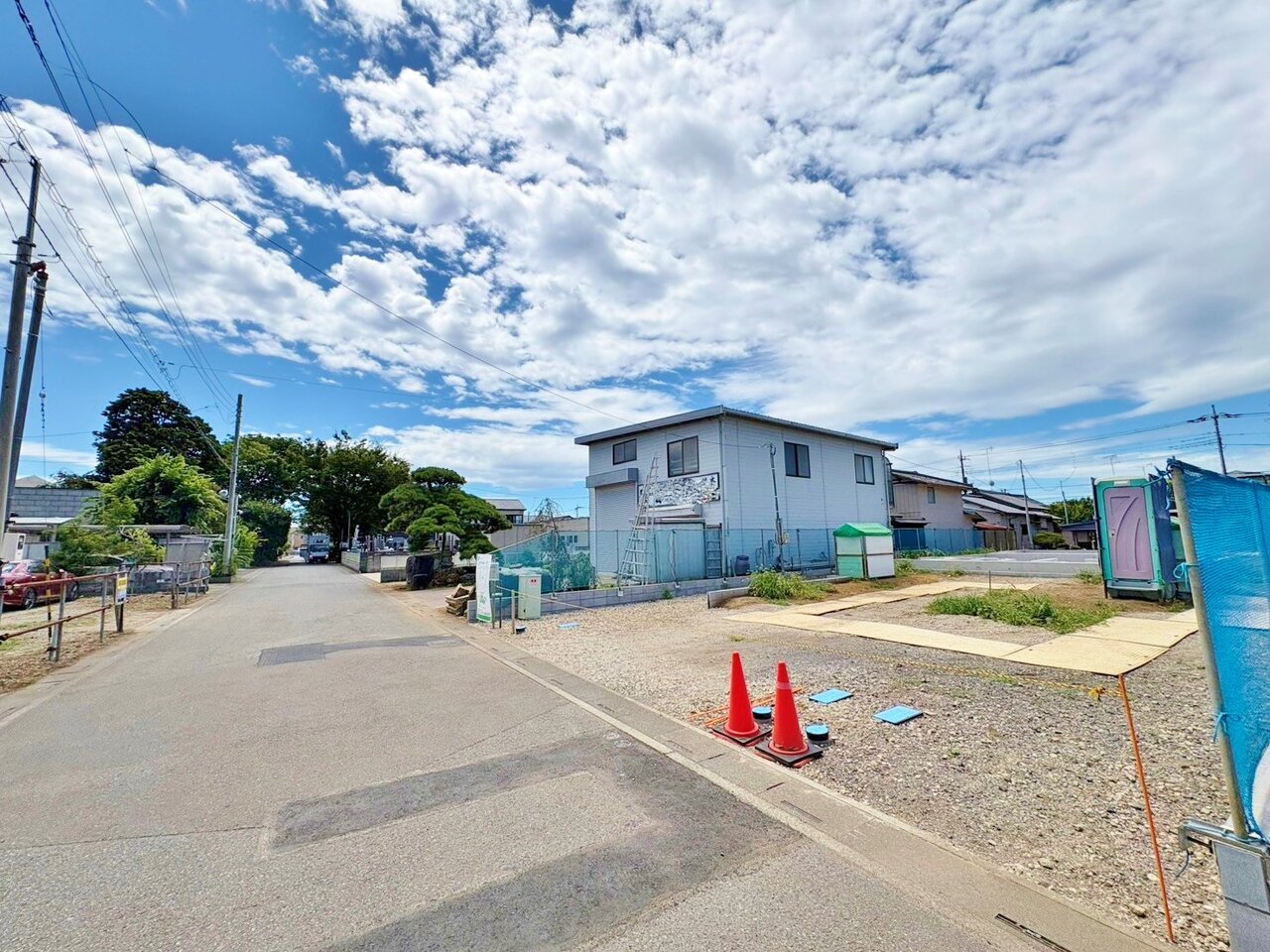 LDKは17帖以上、コミュニケーション動線に配慮したリビングイン階段を採用。(令和8年7月撮影)
