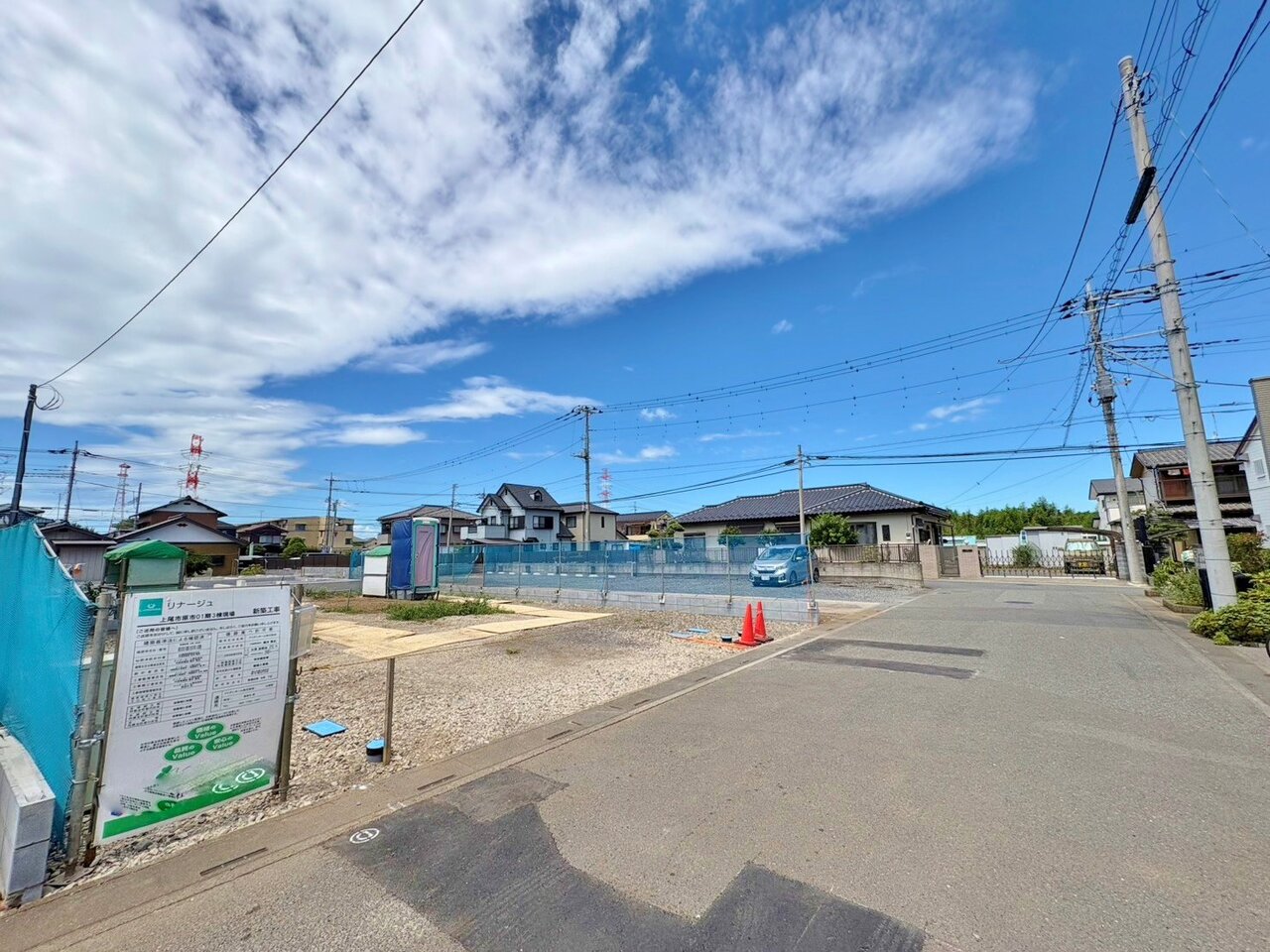 くつろぐ方とお料理をされる方の一体感を重視した対面式キッチン。(令和8年7月撮影)