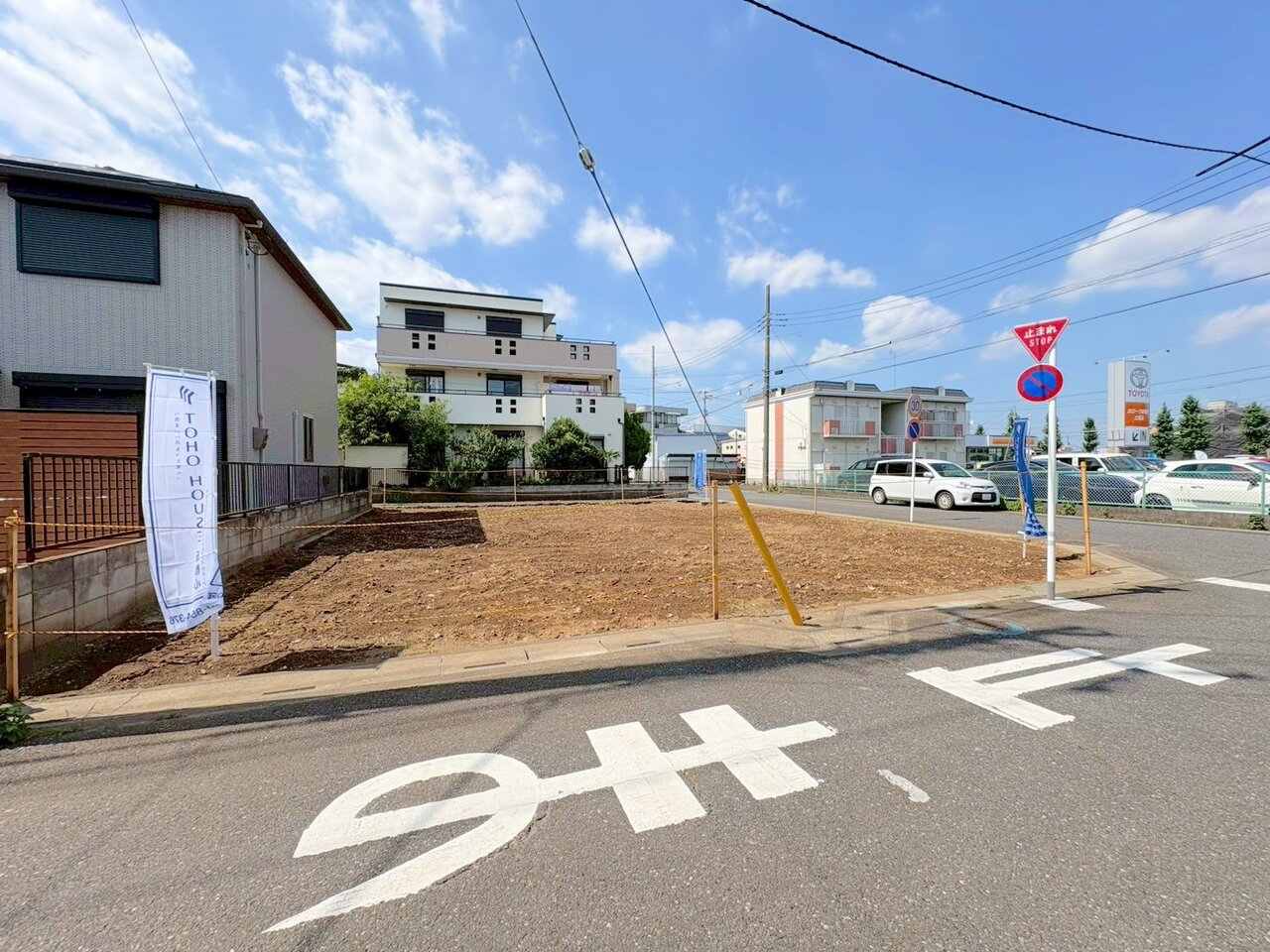 スーパーが徒歩圏内にあり、買い物に便利な住環境です。（700ｍ以内）(令和8年7月撮影)