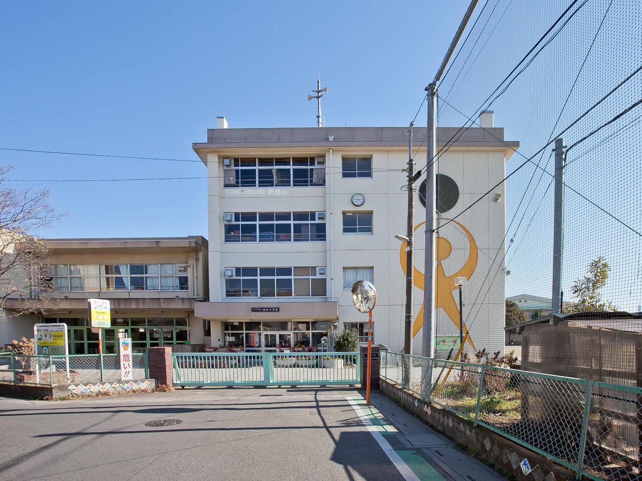 植水小学校まで約700m