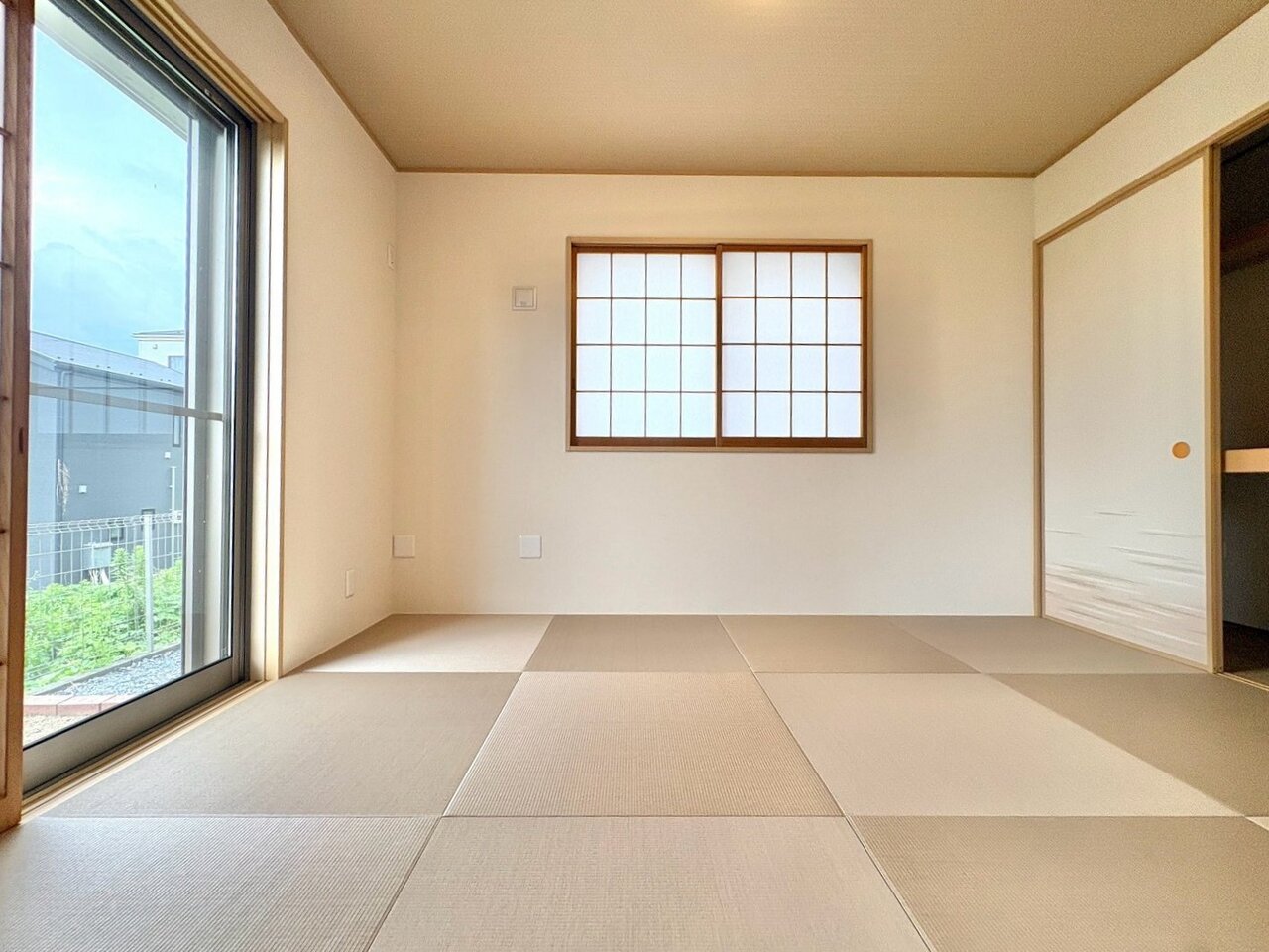 和室がある幸せ。時にはゆったりと畳の上で過ごしたいものです。