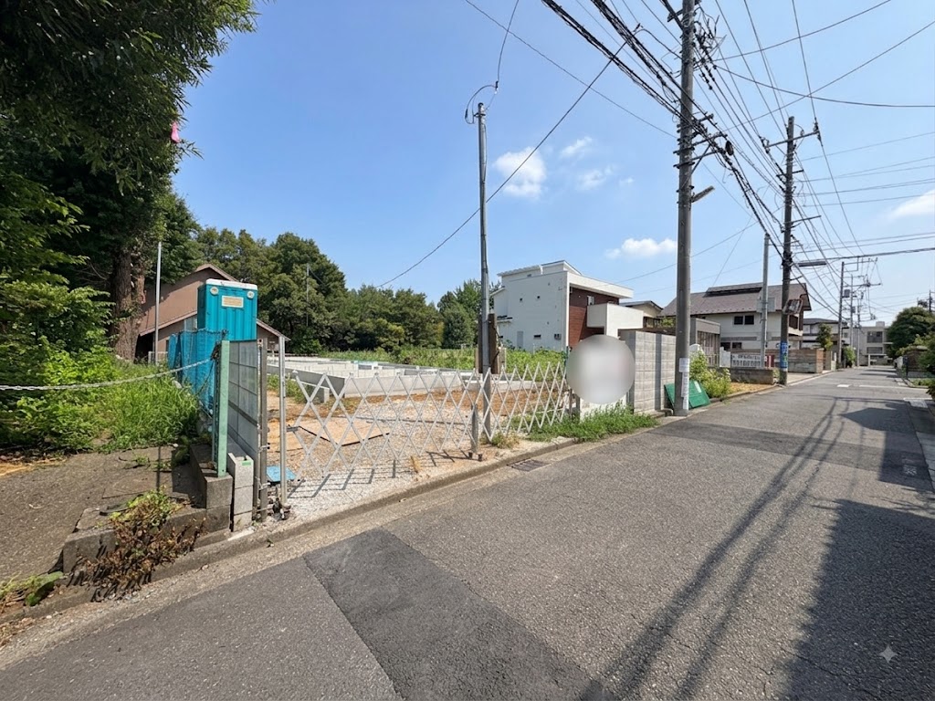 20帖以上のLDKは一体感のある対面式キッチンを採用。(令和8年8月撮影)