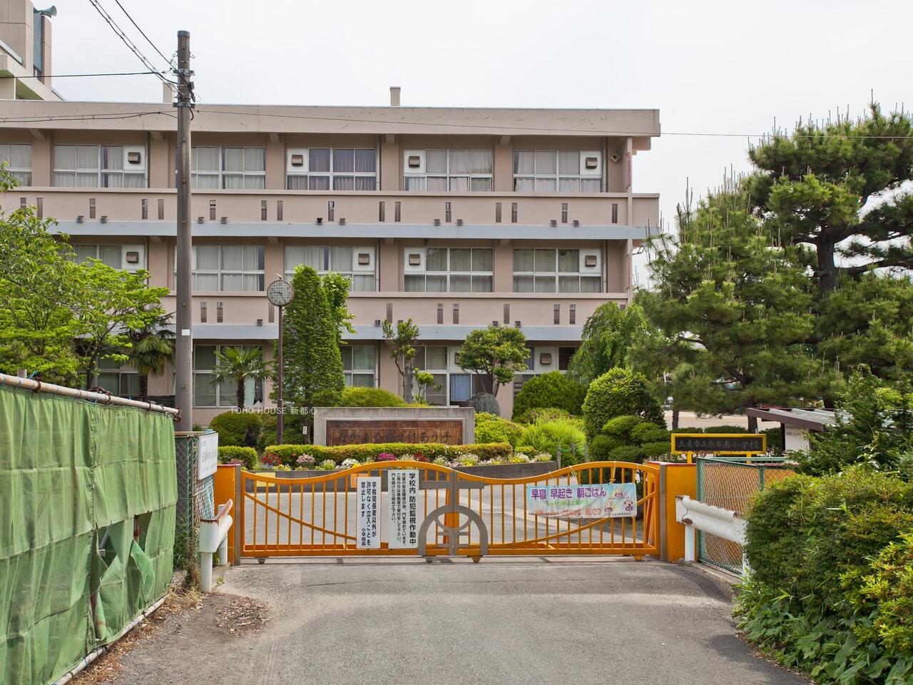 原市南小学校まで約1000m