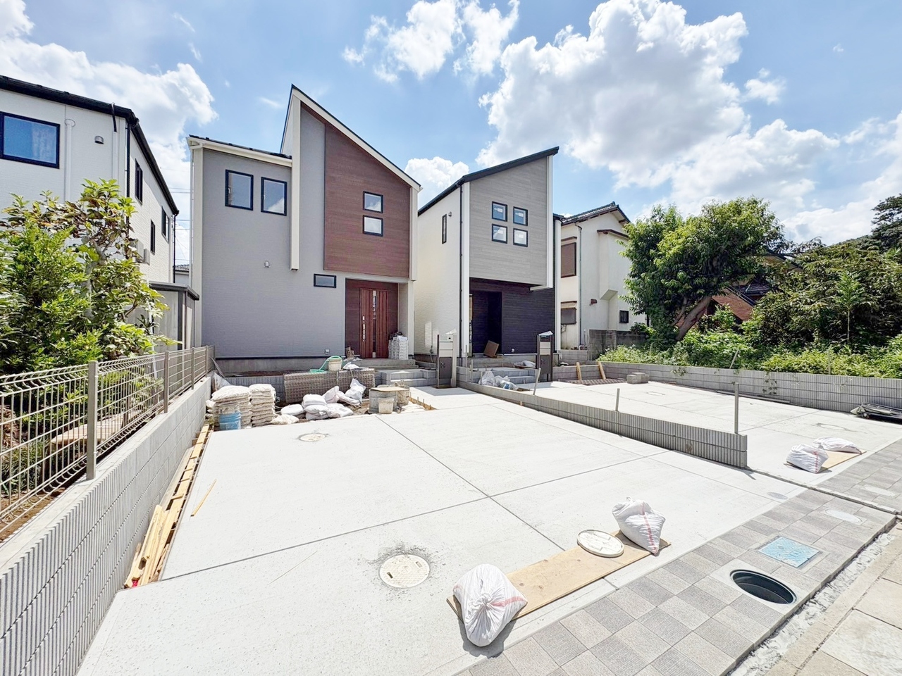 玄関廻りがすっきり片付く土間収納やＷＩＣ付きです。(令和8年8月撮影)