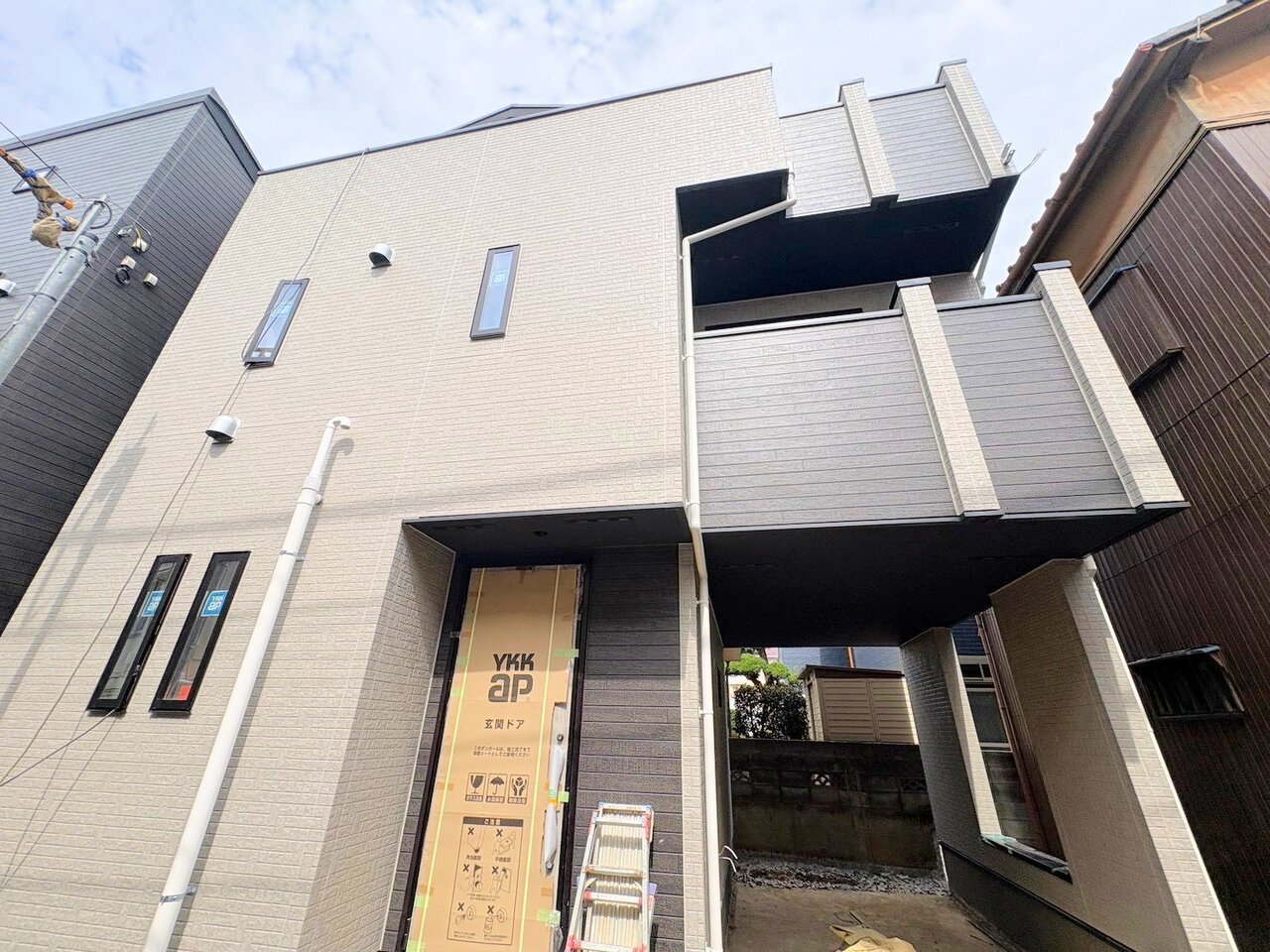 ２階ＬＤＫは明るく照らすことのできるバルコニーに面した空間。(令和8年7月撮影)